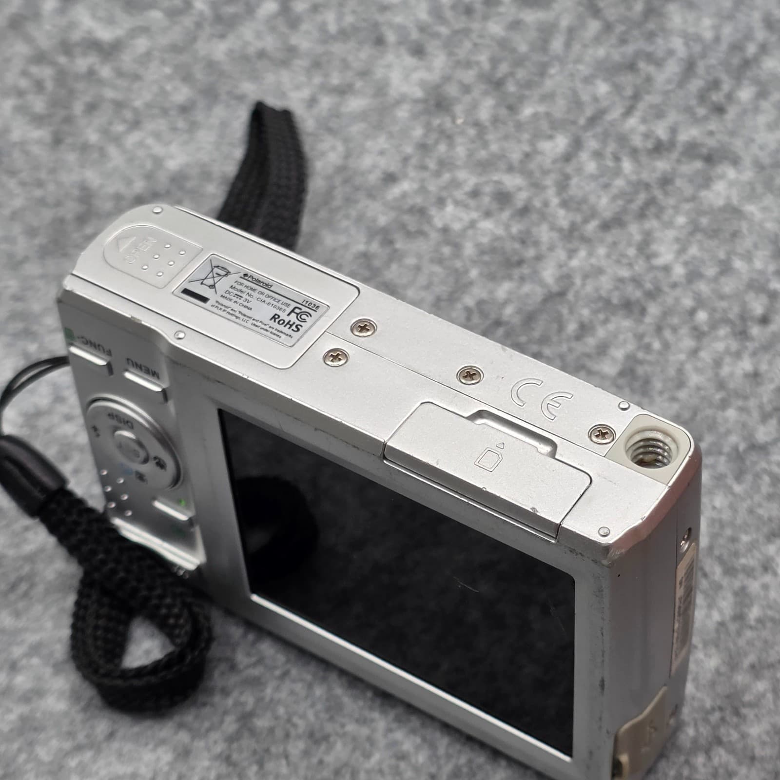 FOR PARTS OR REPAIR Polaroid i1036 10.0 Mega Pixel 3x Zoom SILVER Digital Camera - Thumbnail 3