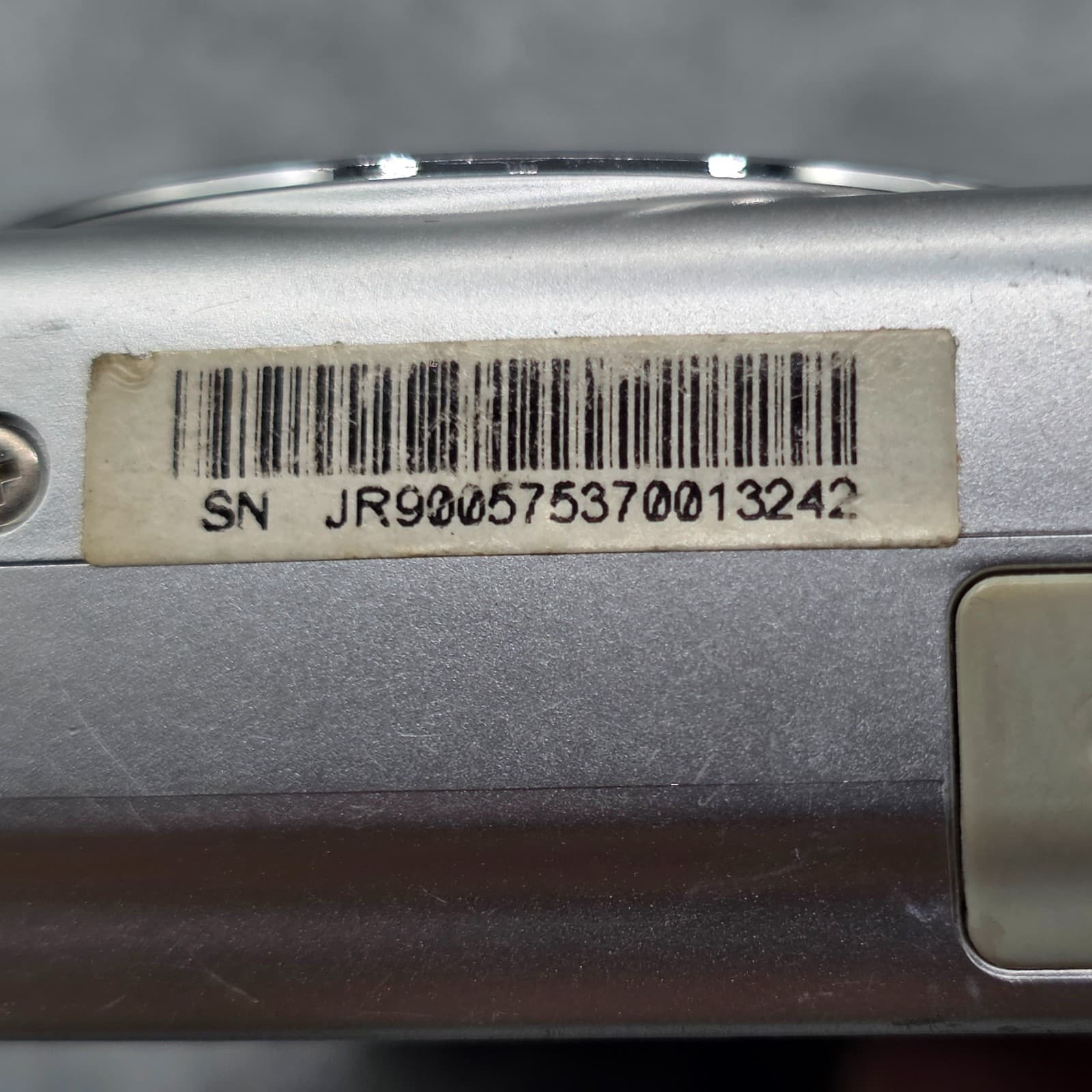 FOR PARTS OR REPAIR Polaroid i1036 10.0 Mega Pixel 3x Zoom SILVER Digital Camera - Thumbnail 6