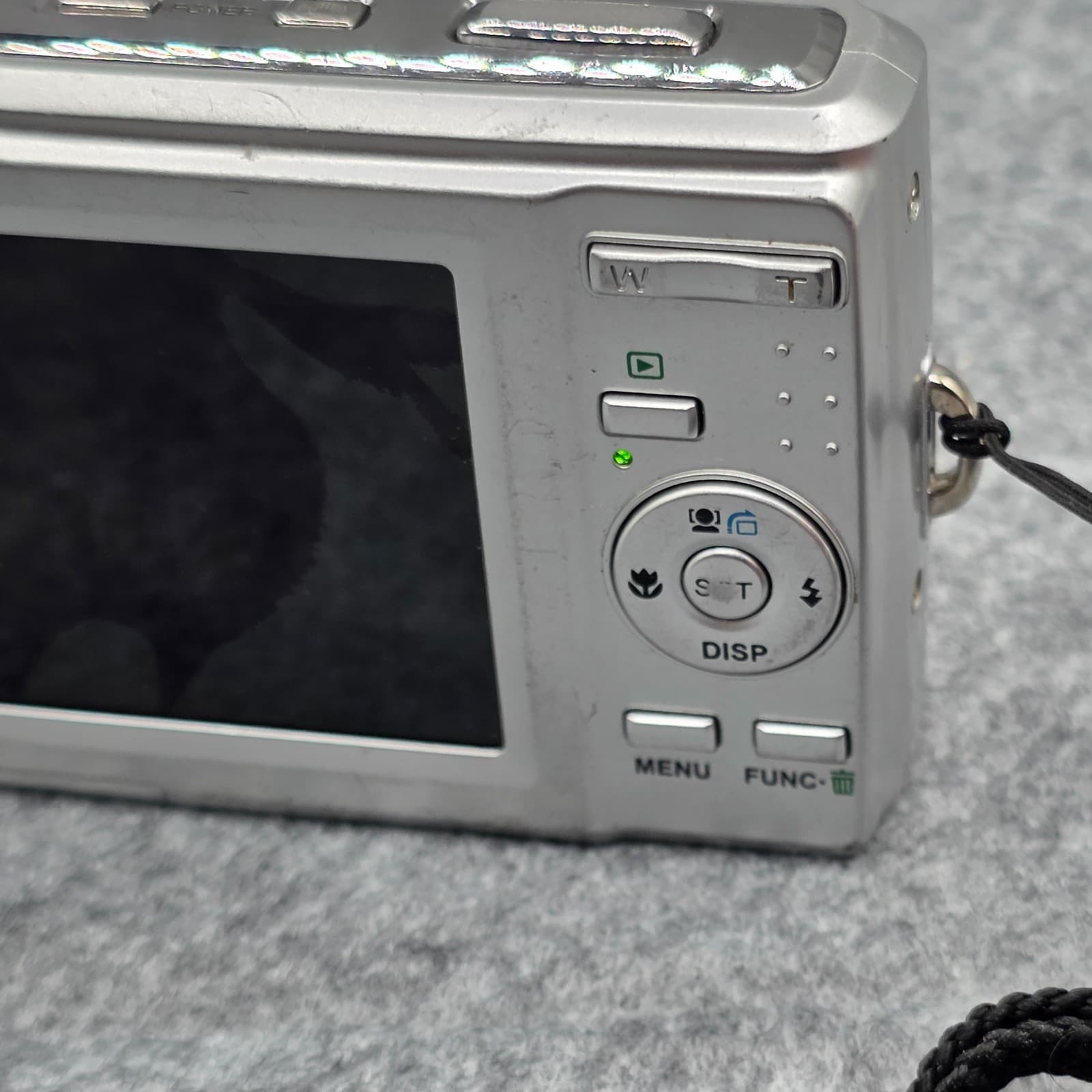 FOR PARTS OR REPAIR Polaroid i1036 10.0 Mega Pixel 3x Zoom SILVER Digital Camera - Thumbnail 9