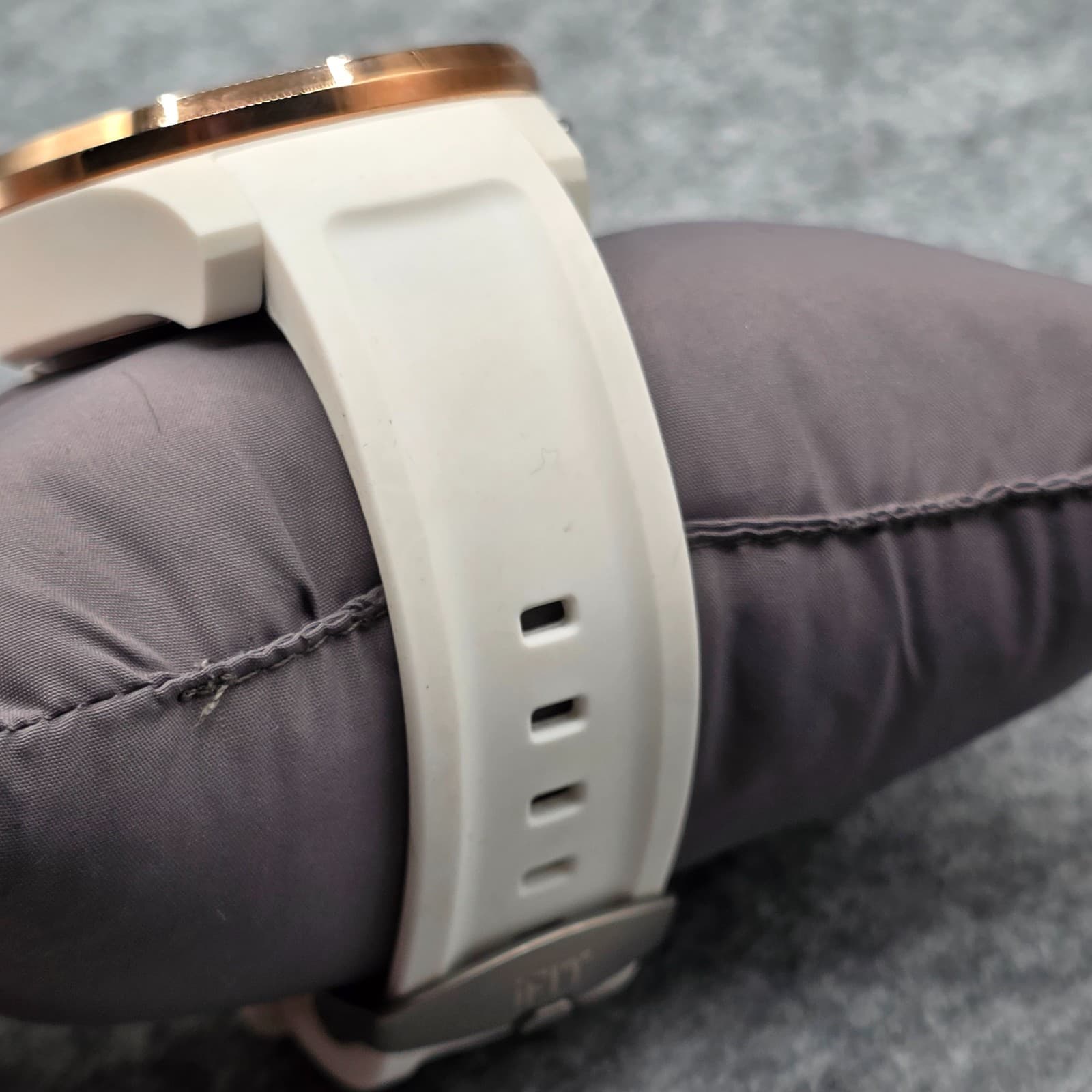 iFit Classic White Fitness Tracker Watch NO CHARGER - Thumbnail 6