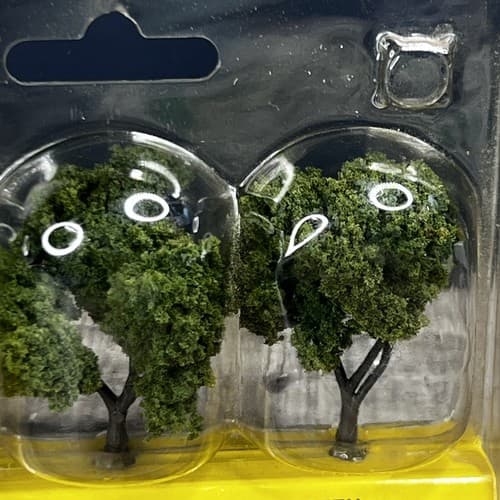 Woodland Scenics TR1502 1-1/4"-2" Medium Green Model Trees (Pack of 5) - Thumbnail 3
