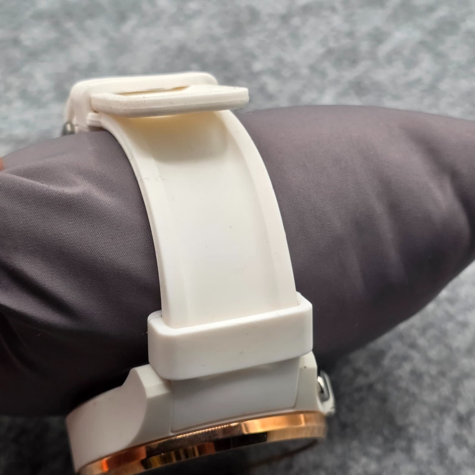 iFit Classic White Fitness Tracker Watch NO CHARGER - Thumbnail 5