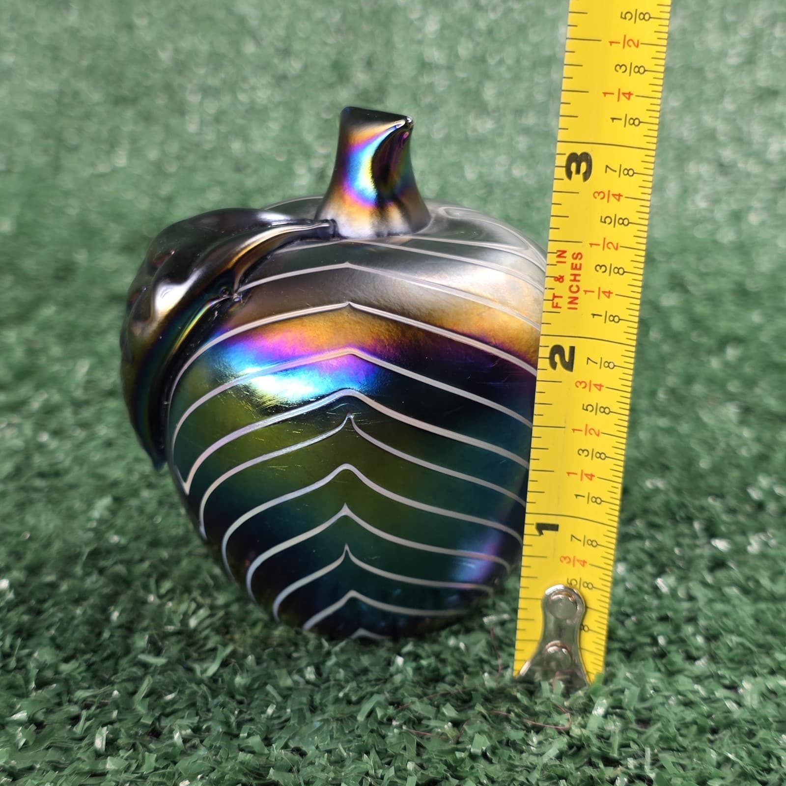 Vintage Iridescent White Pulled Feather 3" Art Glass Apple Paperweight - Thumbnail 7