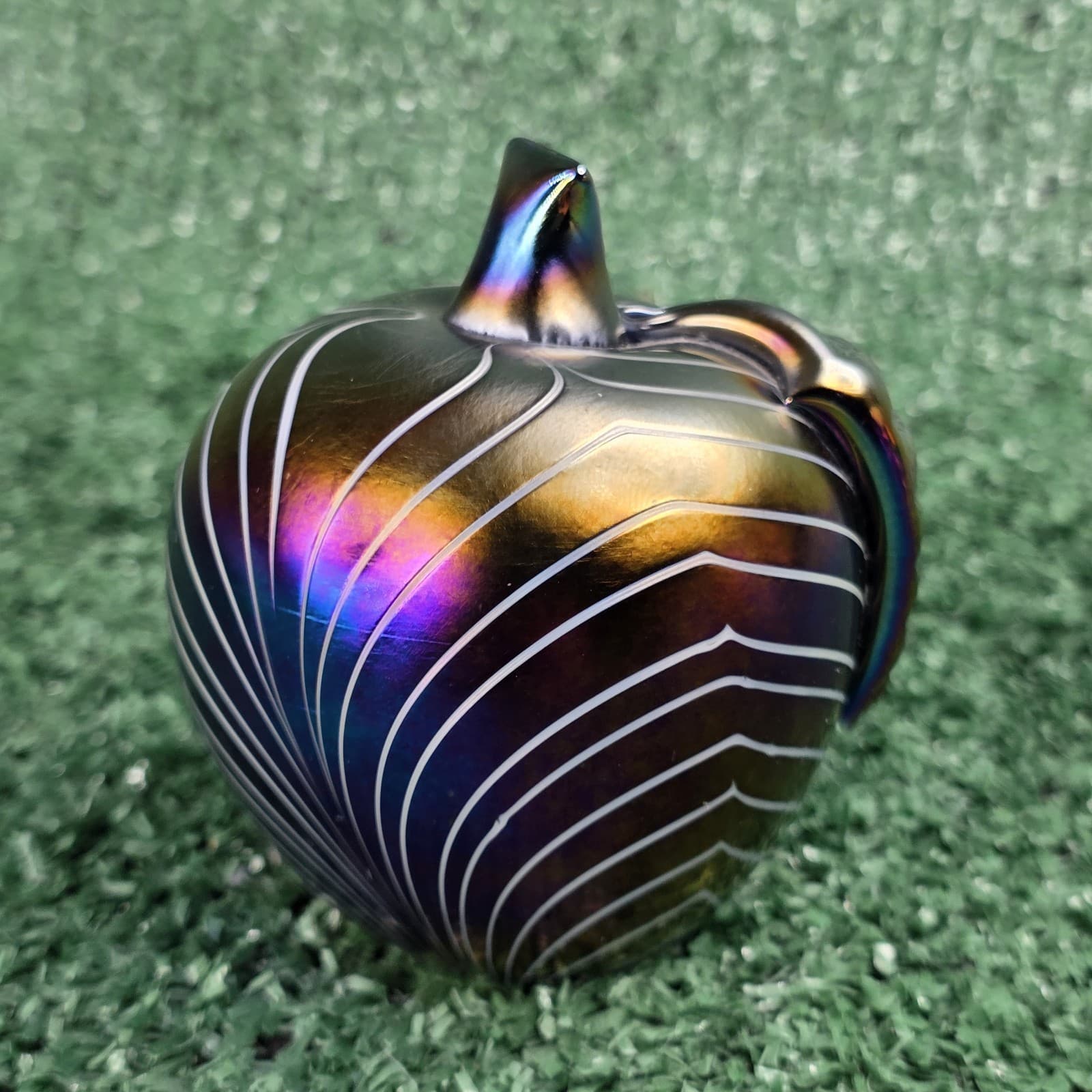 Vintage Iridescent White Pulled Feather 3" Art Glass Apple Paperweight - Thumbnail 3