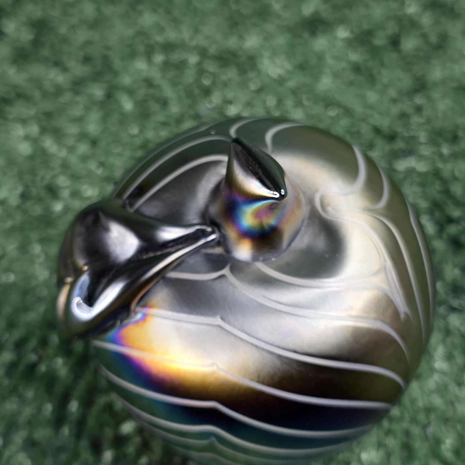 Vintage Iridescent White Pulled Feather 3" Art Glass Apple Paperweight - Thumbnail 6