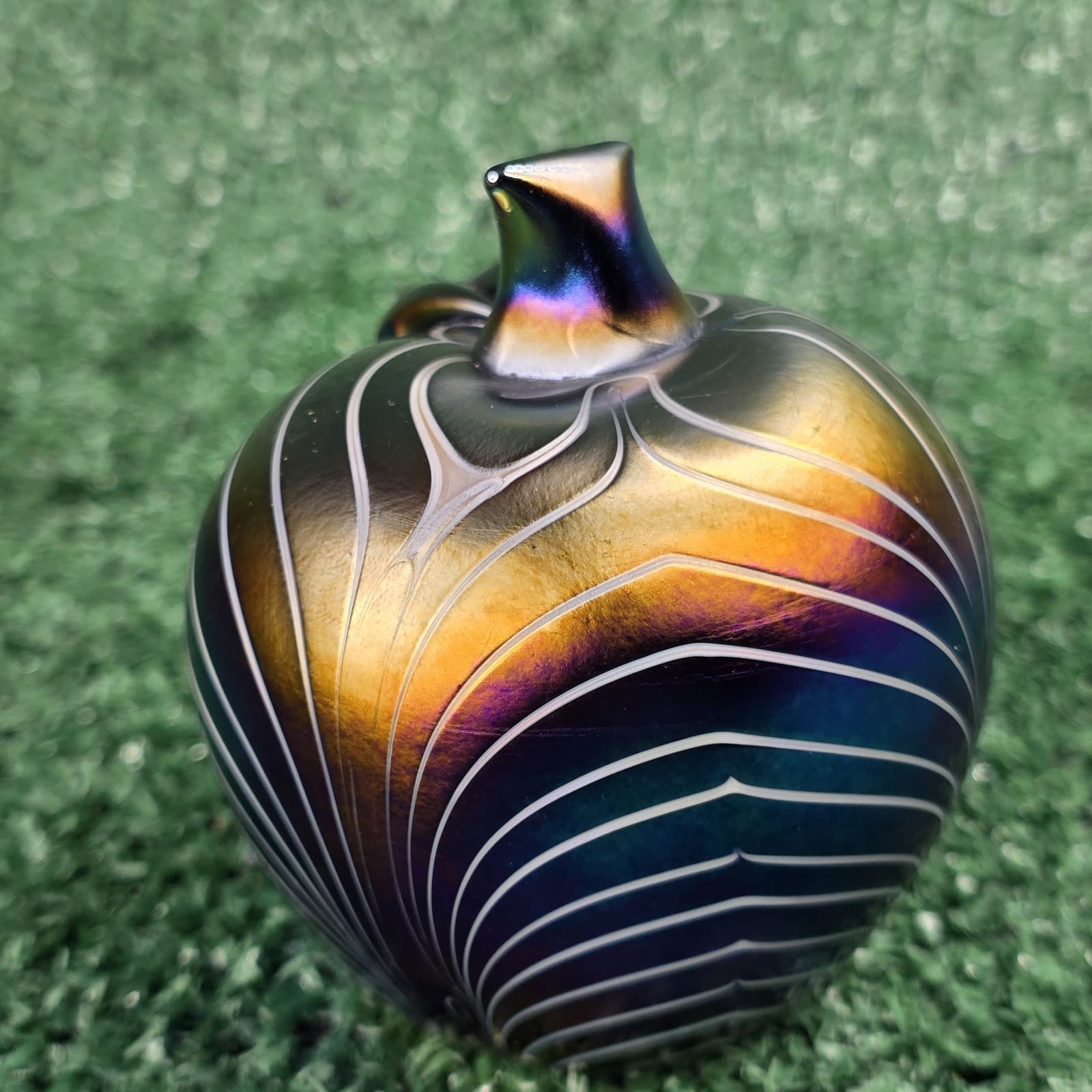Vintage Iridescent White Pulled Feather 3" Art Glass Apple Paperweight - Thumbnail 2