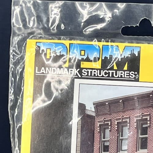 Woodland Scenics ~ New 2024 ~ Townhouse #1 - HO Scale DPM Kit ~ 10900 - Thumbnail 3