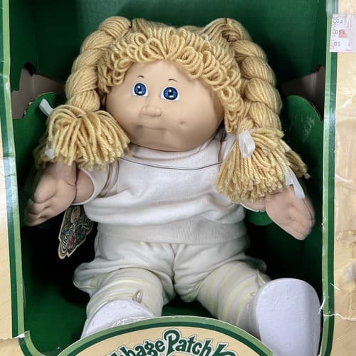 Vintage 1983 Cabbage Patch Kids Girl Doll No certificate 3900 - Thumbnail 3