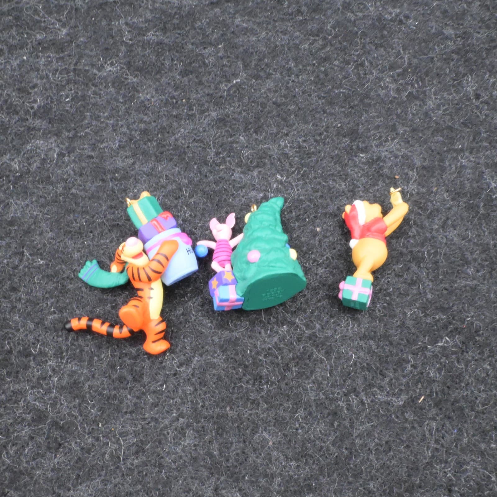 1998 Hallmark Miniature Tree Trimmin' Time Disney Winnie The Pooh Tigger Piglet - Thumbnail 4