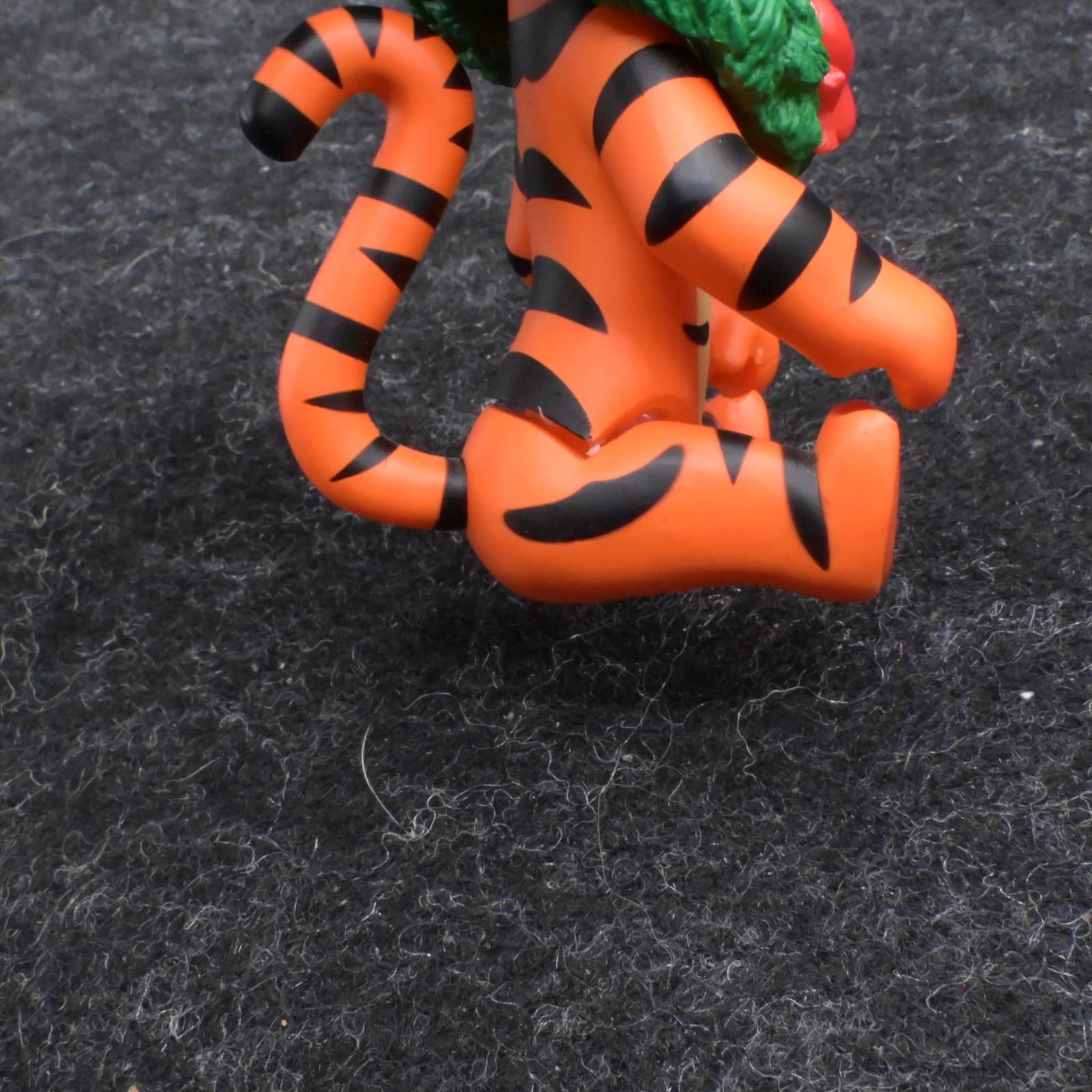Hallmark Ornament - 1998 - Bouncy Baby-sitter-Winnie The Pooh Collection-QXD4096 - Thumbnail 4