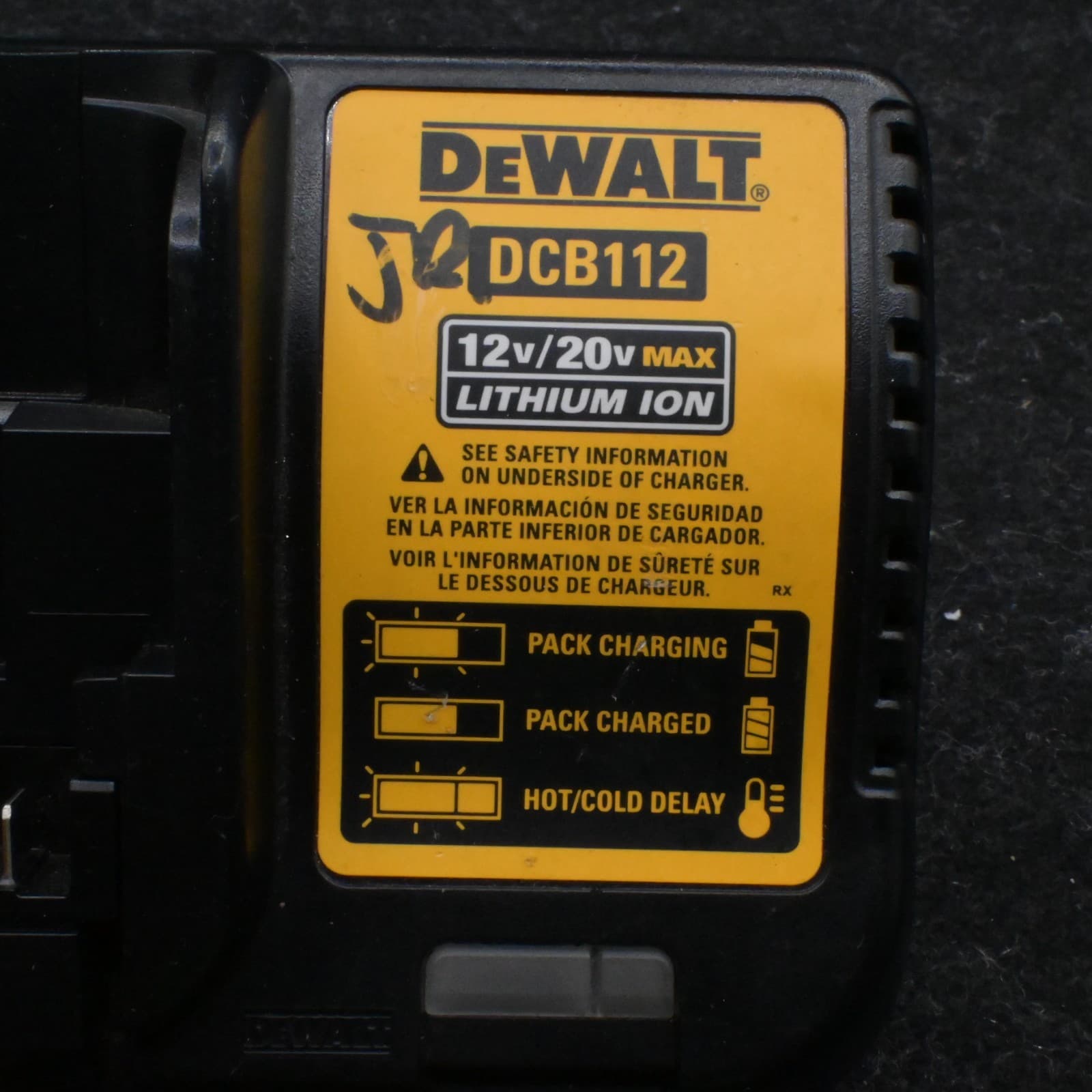 DEWALT DCB112 12V/20V MAX Lithium Ion Battery Charger Black - Thumbnail 3