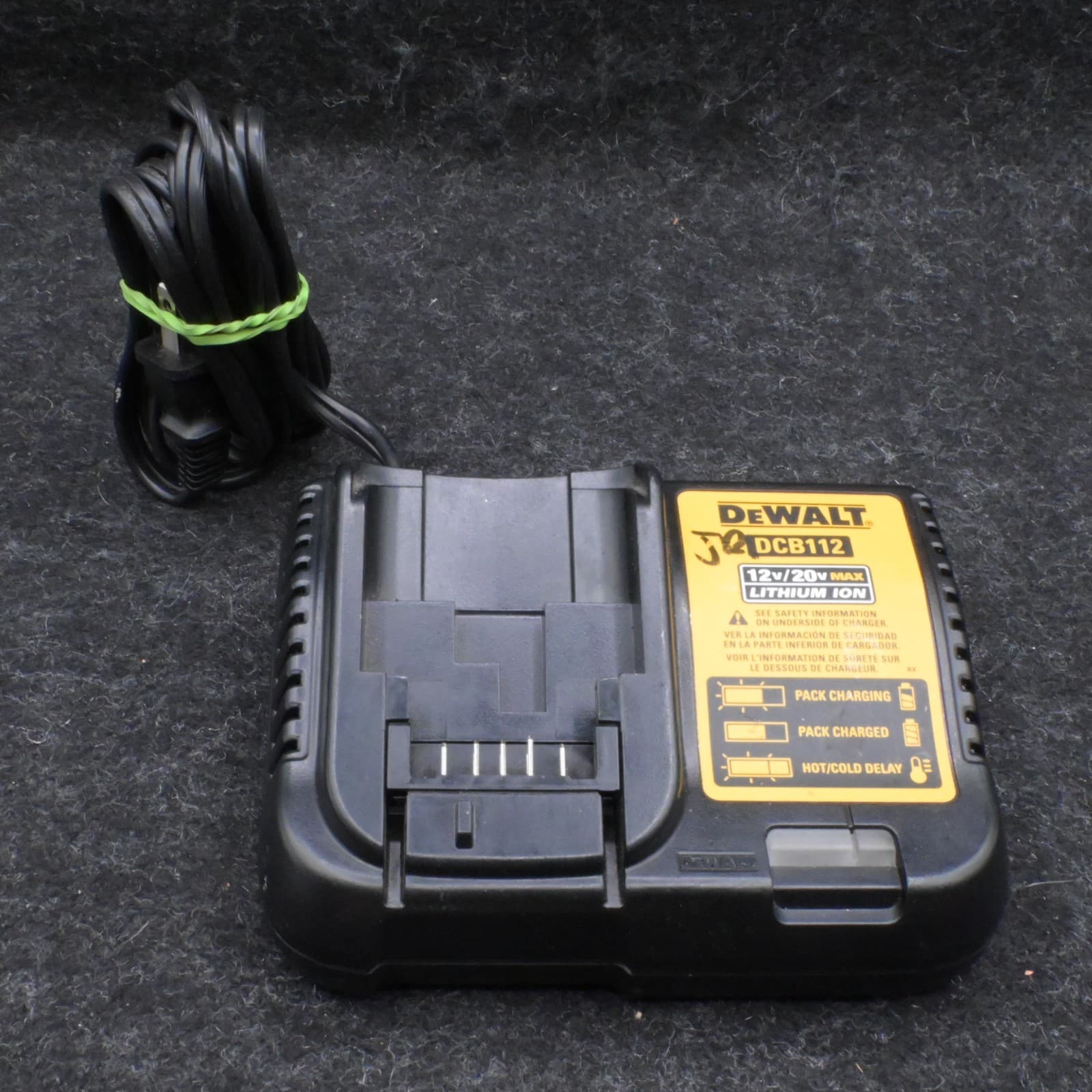 DEWALT DCB112 12V/20V MAX Lithium Ion Battery Charger Black - Thumbnail 2