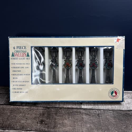 Vintage 1995 Christmas Valley Village Street Light Set w/ Wreath 6 Piece