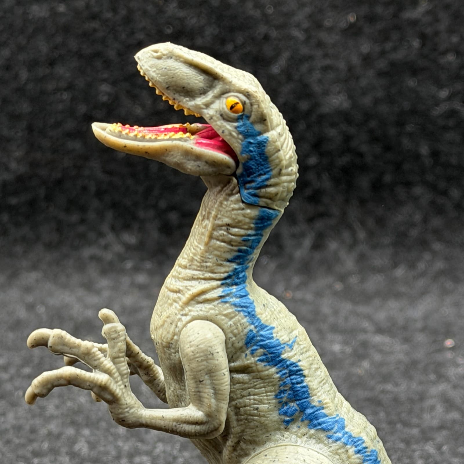 Jurassic World Action Figure Fallen Kingdom Attack Pack Velociraptor Blue - Thumbnail 2