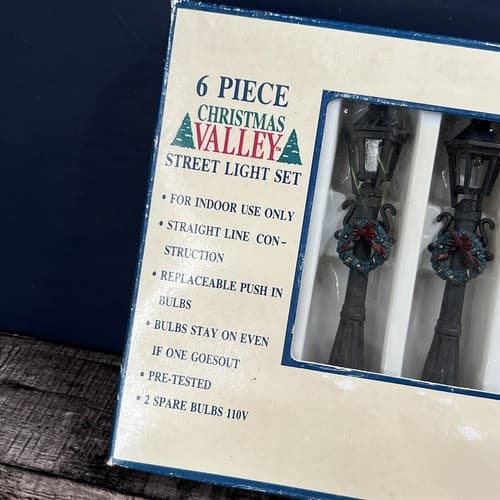 Vintage 1995 Christmas Valley Village Street Light Set w/ Wreath 6 Piece - Thumbnail 2
