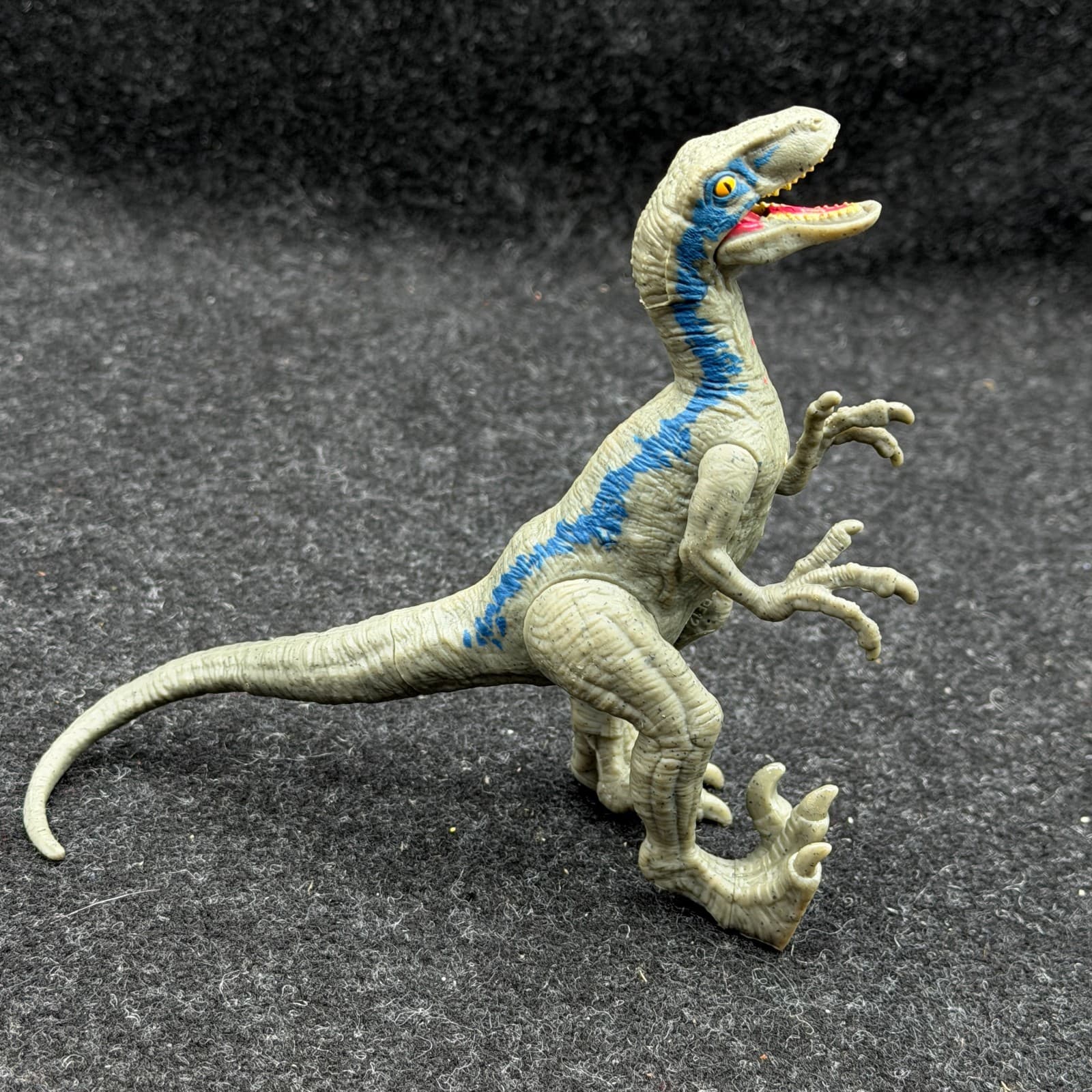 Jurassic World Action Figure Fallen Kingdom Attack Pack Velociraptor Blue - Thumbnail 4