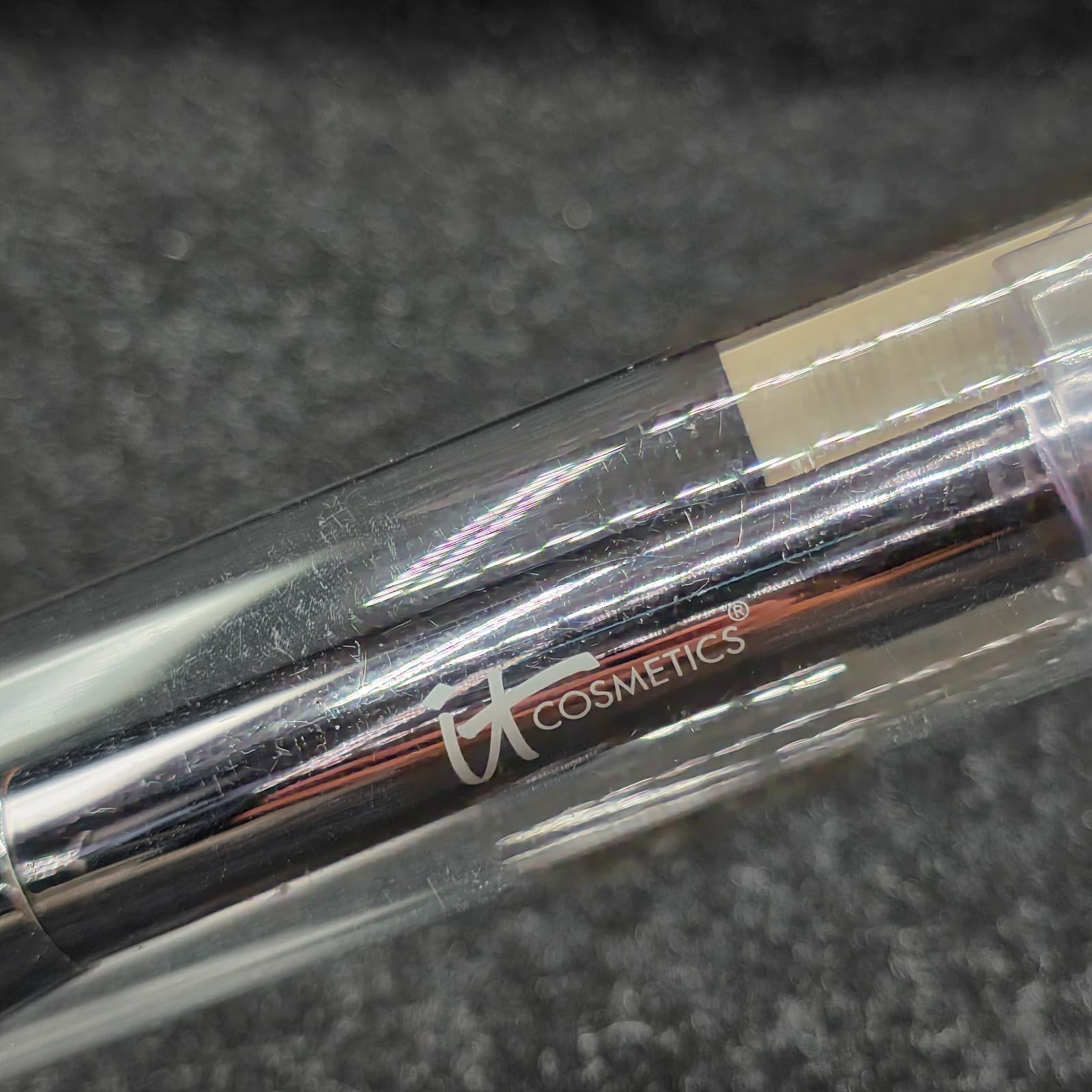 IT Cosmetics Round Powder Brush Synthetic Fiber Black Silver White in Clear Tube - Thumbnail 2