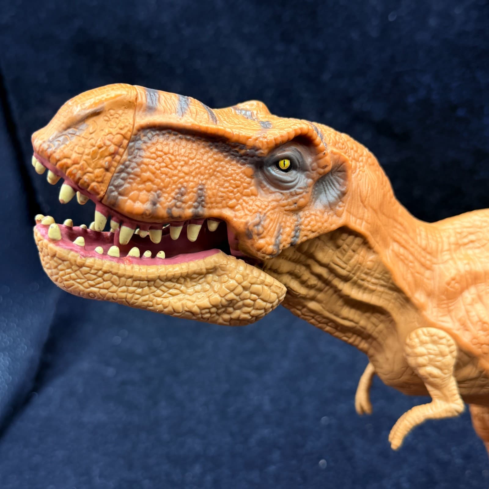 Hasbro Jurassic World T-Rex Action Figure 16" Biting Chomping Button #19161 - Thumbnail 4