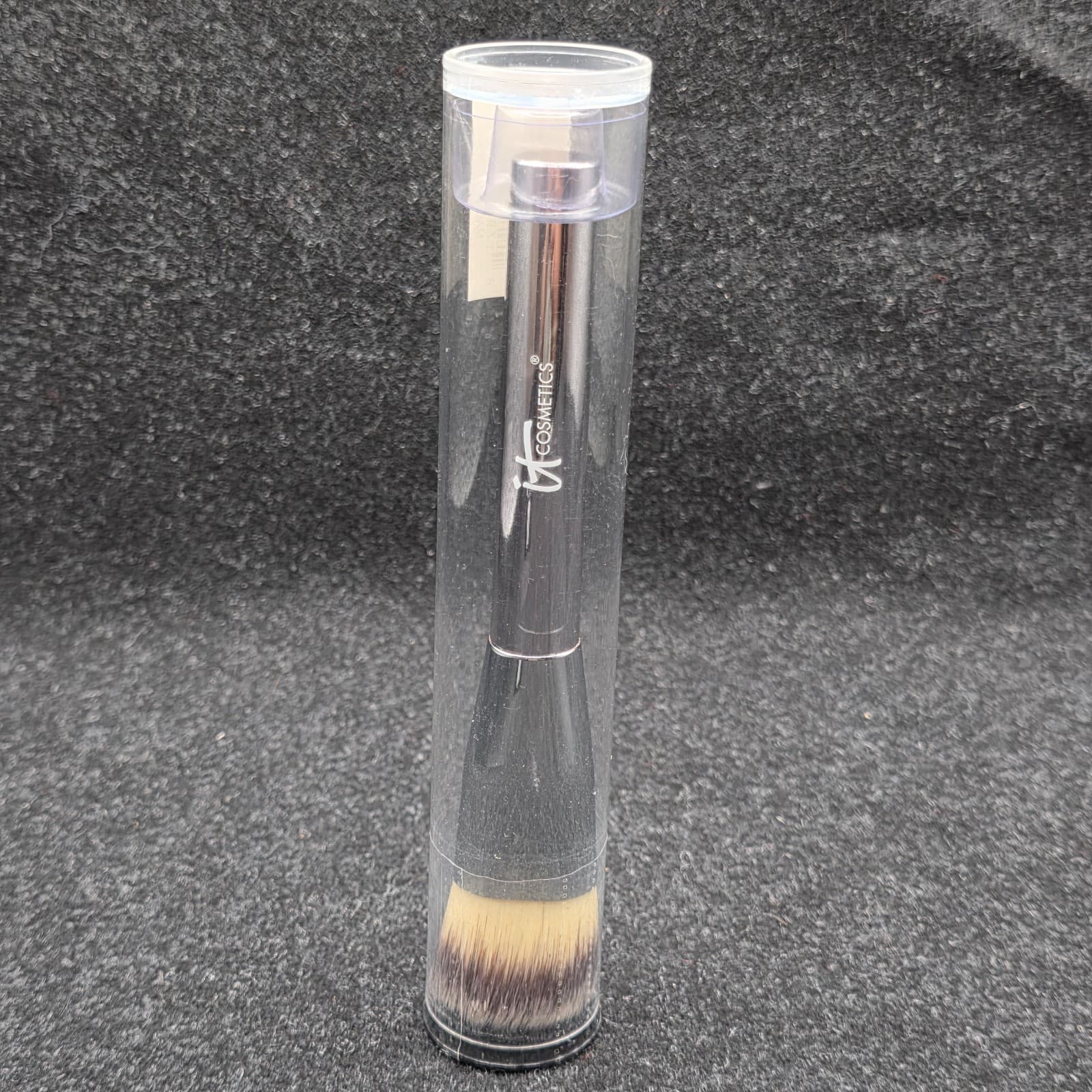 IT Cosmetics Round Powder Brush Synthetic Fiber Black Silver White in Clear Tube