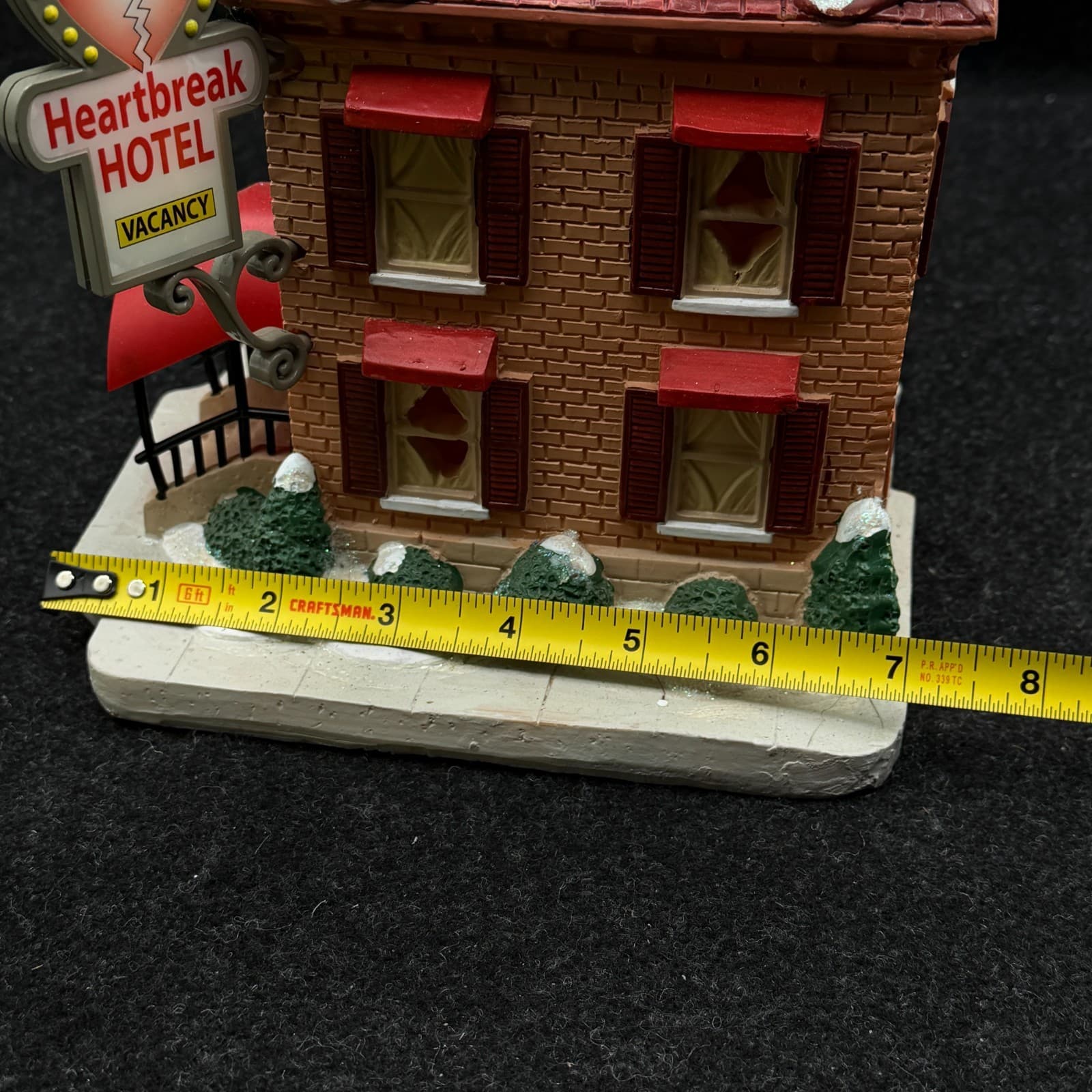 *DOES NOT WORK* Elvis Presley Heartbreak Hotel Porcelain Building - Thumbnail 4