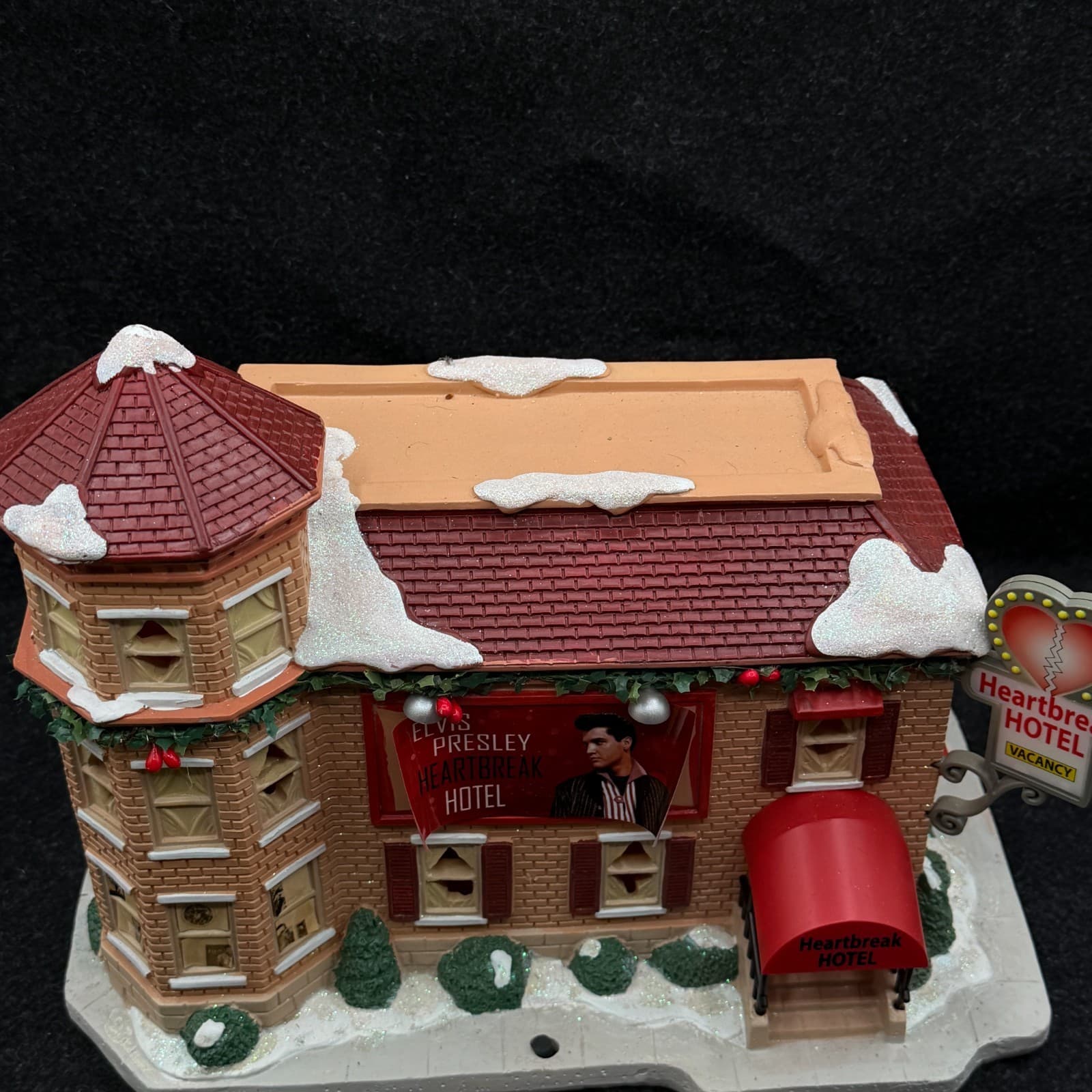 *DOES NOT WORK* Elvis Presley Heartbreak Hotel Porcelain Building - Thumbnail 9