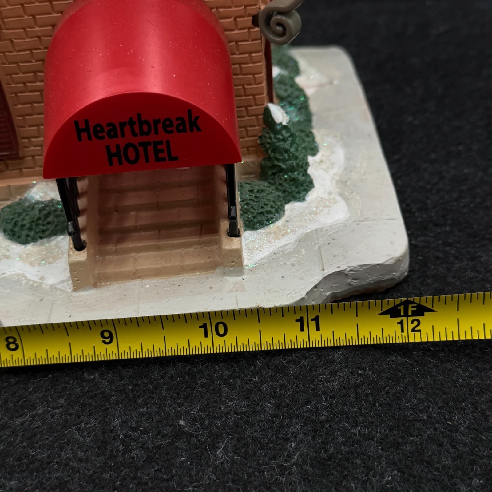 *DOES NOT WORK* Elvis Presley Heartbreak Hotel Porcelain Building - Thumbnail 12