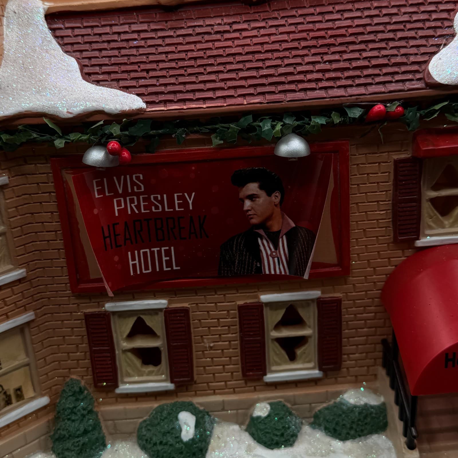 *DOES NOT WORK* Elvis Presley Heartbreak Hotel Porcelain Building - Thumbnail 10