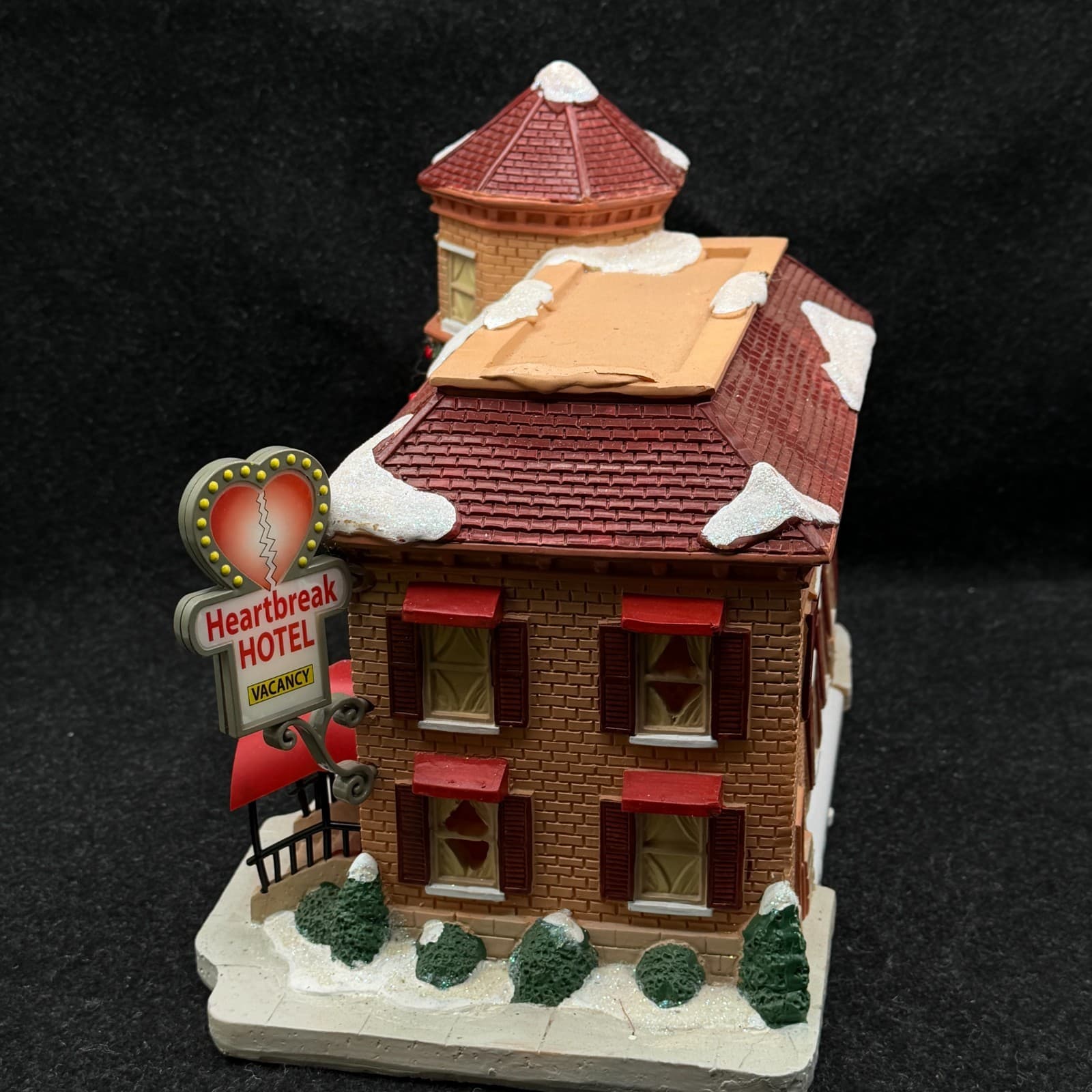 *DOES NOT WORK* Elvis Presley Heartbreak Hotel Porcelain Building - Thumbnail 5