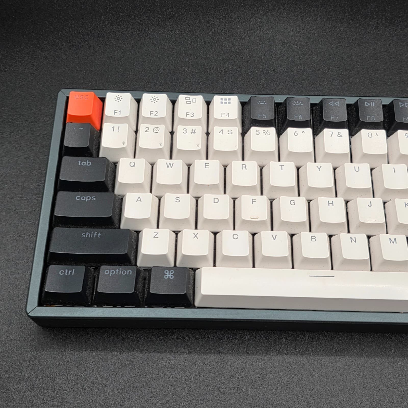 Keychron K2 75% Layout 84 Keys Hot-swappable Bluetooth Wireless/USB - Thumbnail 6