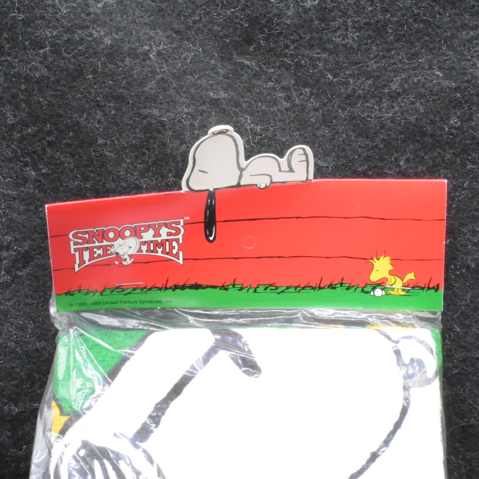 BRAND NEW Peanuts Snoopy Joe Cool golf towel - Thumbnail 4