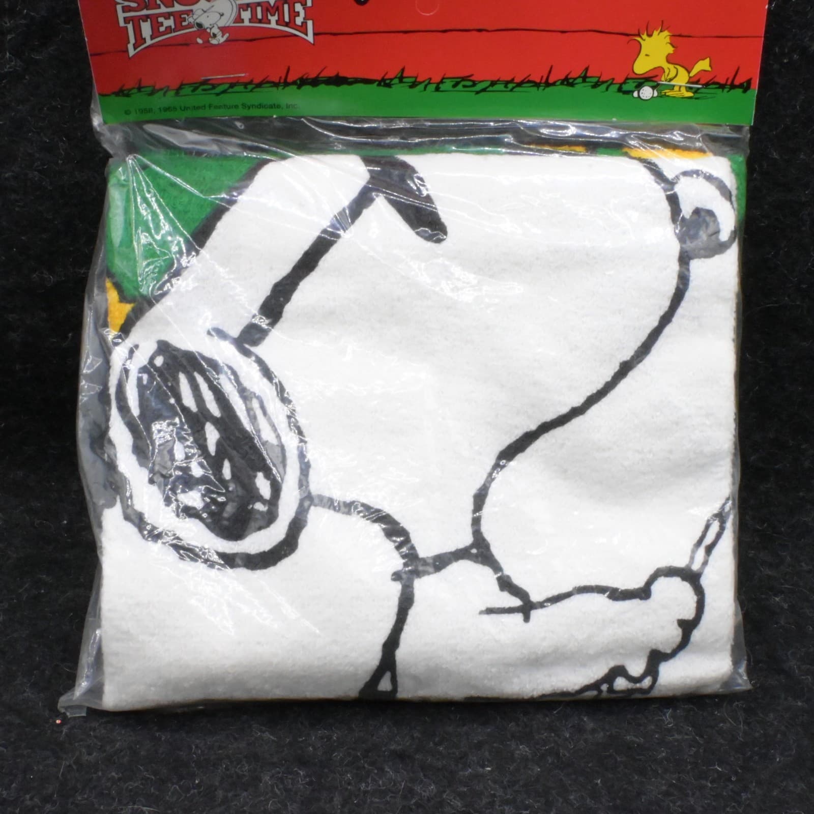 BRAND NEW Peanuts Snoopy Joe Cool golf towel - Thumbnail 2