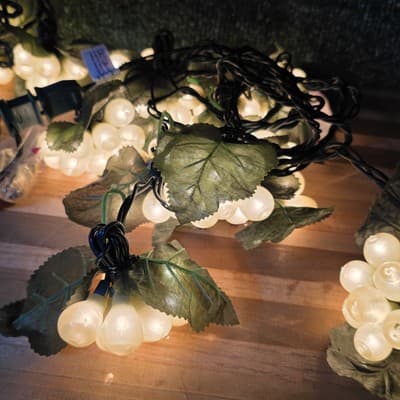 Lot of 2 White Grape Cluster Patio String Lights Of 10 Clusters With Leaves - Thumbnail 6