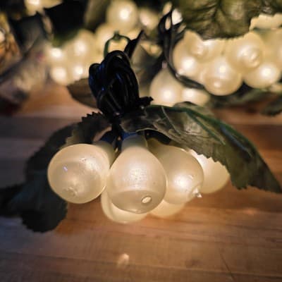 Lot of 2 White Grape Cluster Patio String Lights Of 10 Clusters With Leaves - Thumbnail 5