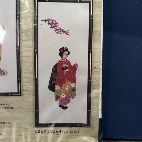 Bernat Artists Originals Crewel Stitch Kit No. SO 8024 Lady Daishi New Complete - Thumbnail 3