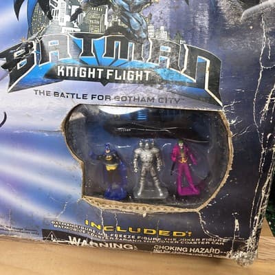 BATMAN 2003 The Rides Of Six Flags BATMAN KNIGHT FLIGHT Battle For Gotham NIB - Thumbnail 2