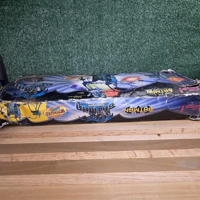 BATMAN 2003 The Rides Of Six Flags BATMAN KNIGHT FLIGHT Battle For Gotham NIB - Thumbnail 4