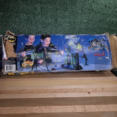 BATMAN 2003 The Rides Of Six Flags BATMAN KNIGHT FLIGHT Battle For Gotham NIB - Thumbnail 7