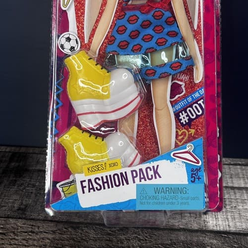 2015 Bratz Fashion Pack KISSES! XOXO - Thumbnail 2