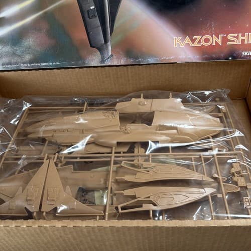 1996 Monogram Star Trek Voyager KAZON Torpedo Model Kit MISSING MANUAL - Thumbnail 9