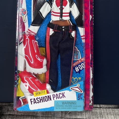 Bratz Fashion Pack Sporty Outfit Clothes Accessories NOS - Sealed - Thumbnail 3