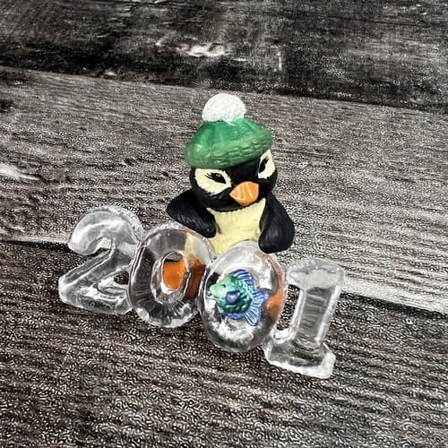 Hallmark Keepsake "Cool Decade" Penguin Christmas Tree Ornament 2001 - Thumbnail 4