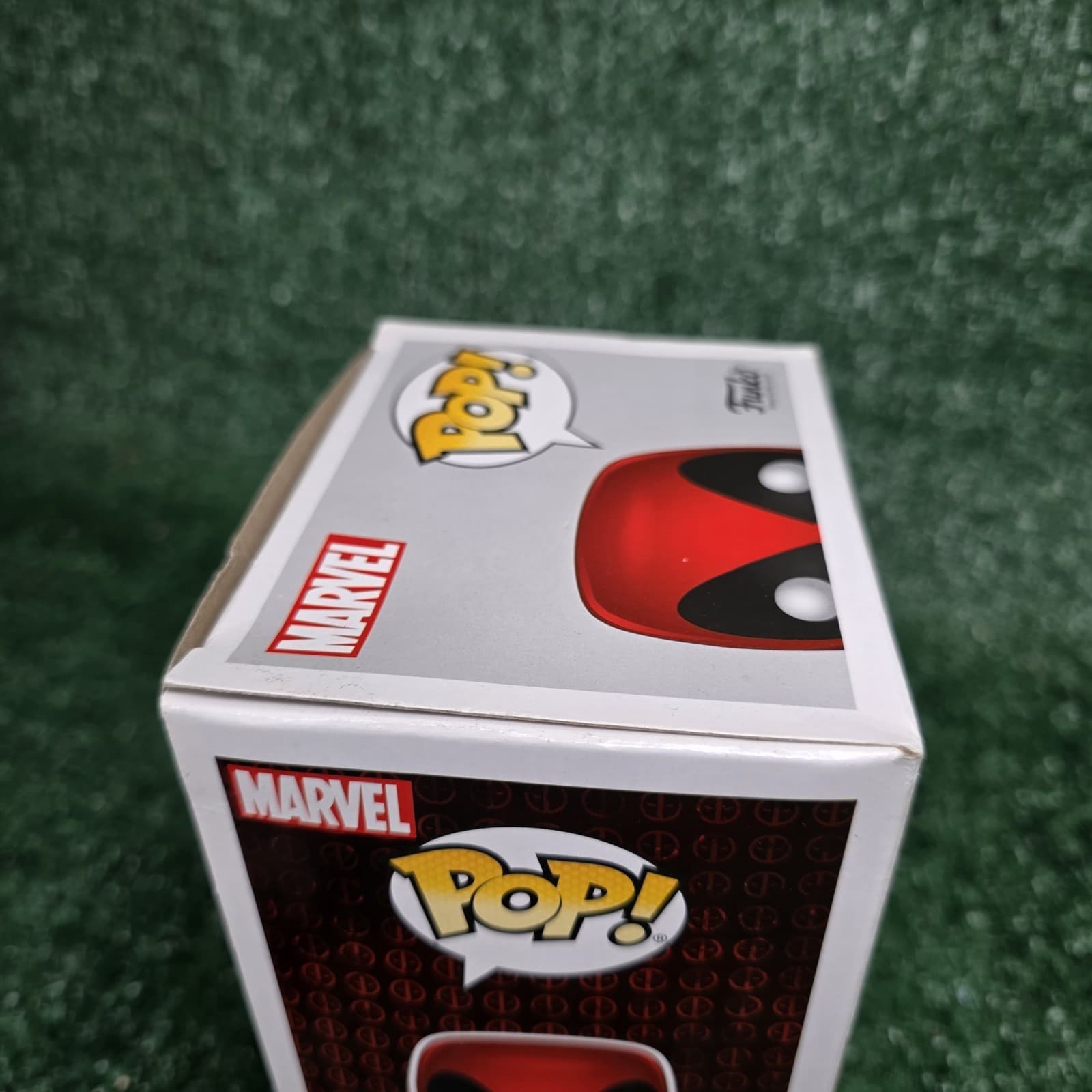 Funko POP Marvel Deadpool with Two Swords Vinyl Figure #111 - Thumbnail 5