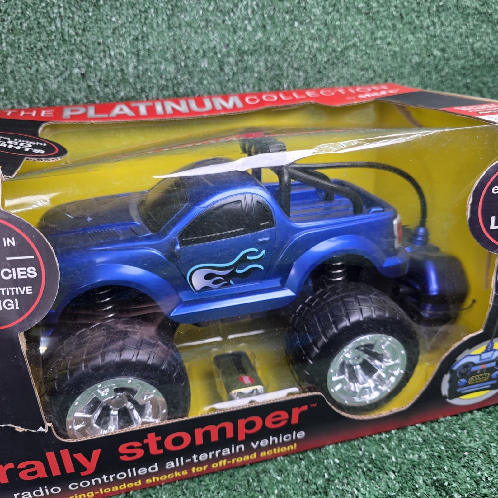 The Platinum Collection -Thunder Tumbler Radio Controlled Rally Car BLUE shift 3 - Thumbnail 3
