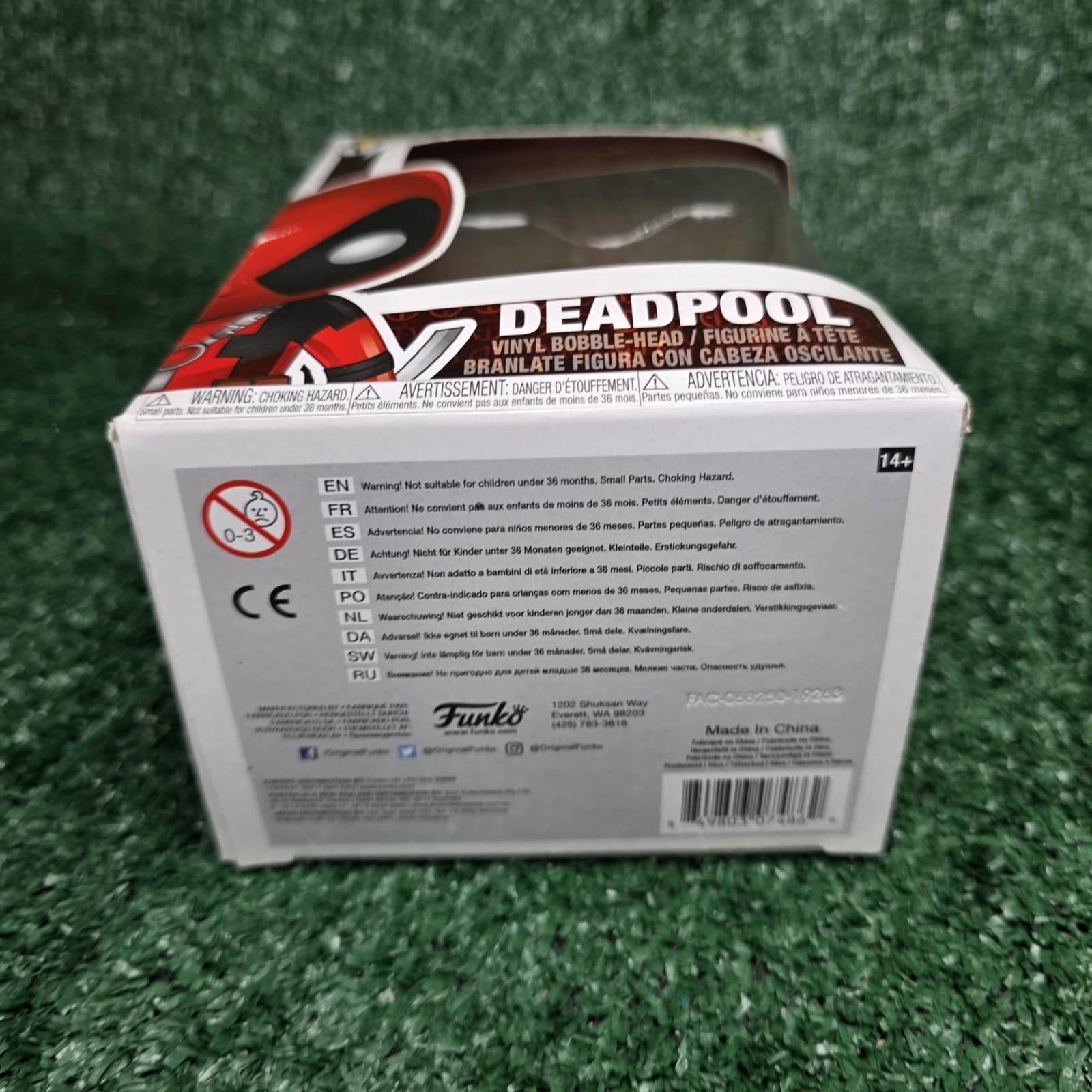 Funko POP Marvel Deadpool with Two Swords Vinyl Figure #111 - Thumbnail 6