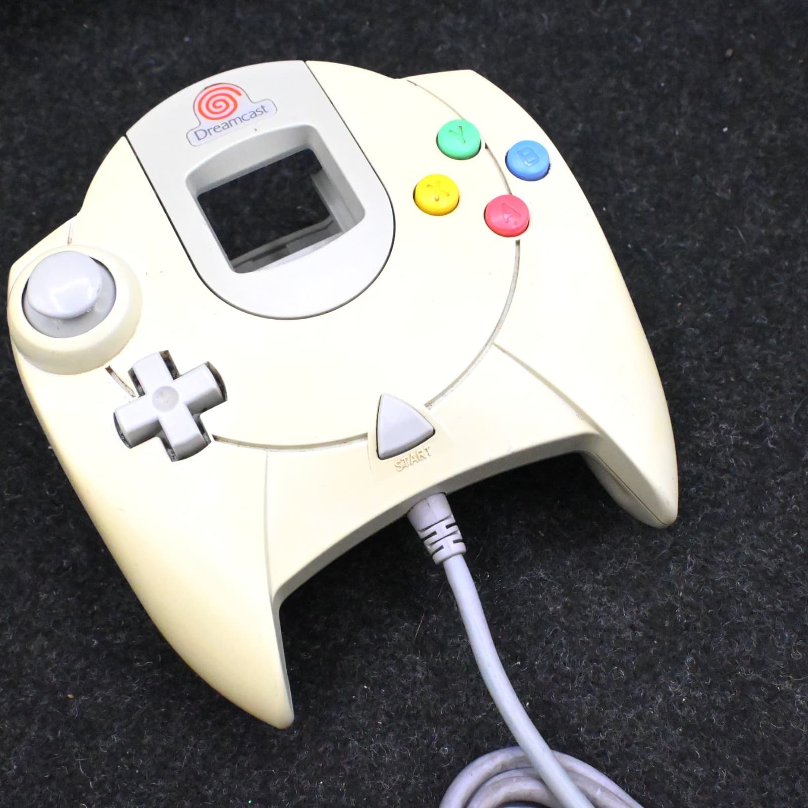 Sega Dreamcast Console (HKT-3020) Bundle w/ Controller & Cables - Thumbnail 14