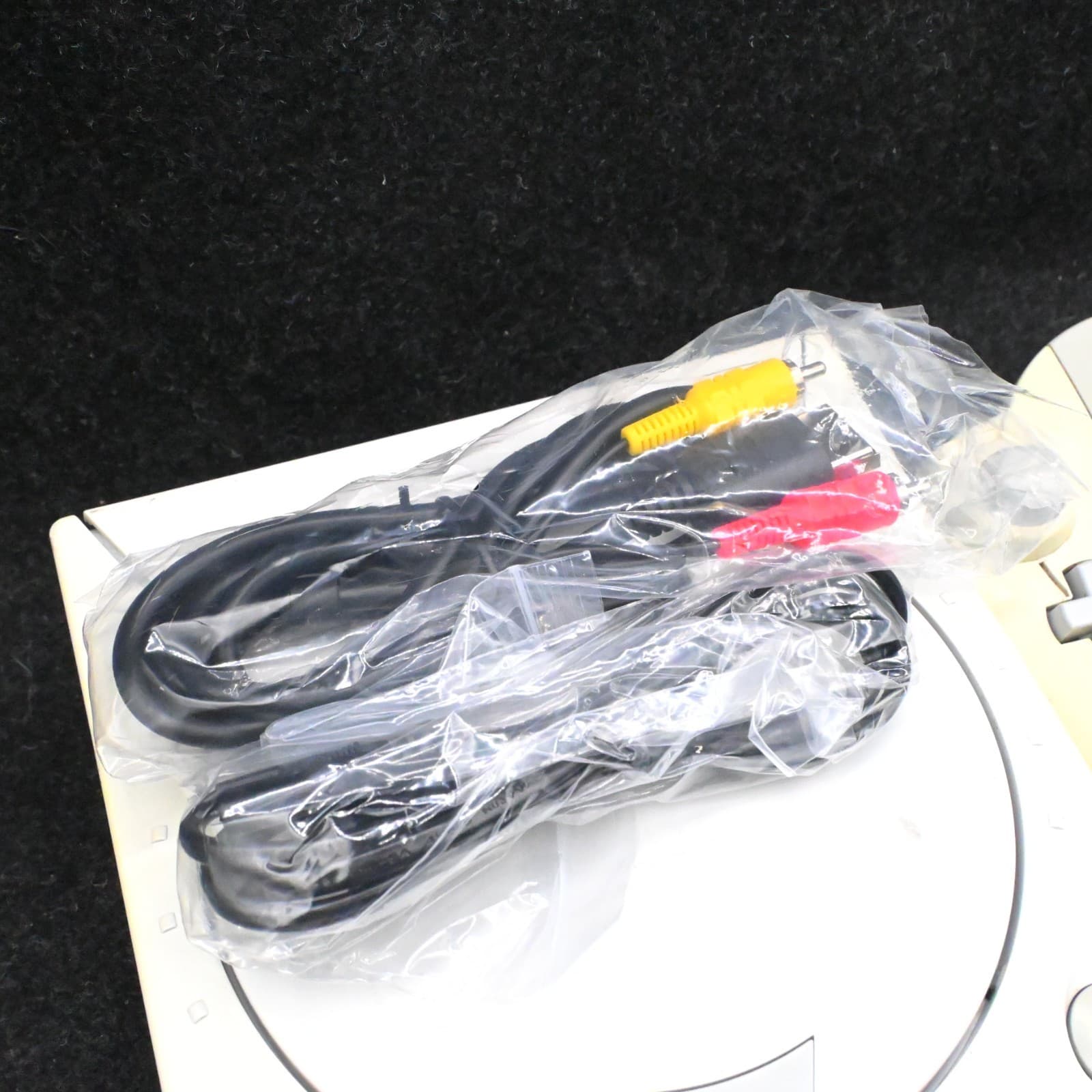 Sega Dreamcast Console (HKT-3020) Bundle w/ Controller & Cables - Thumbnail 2