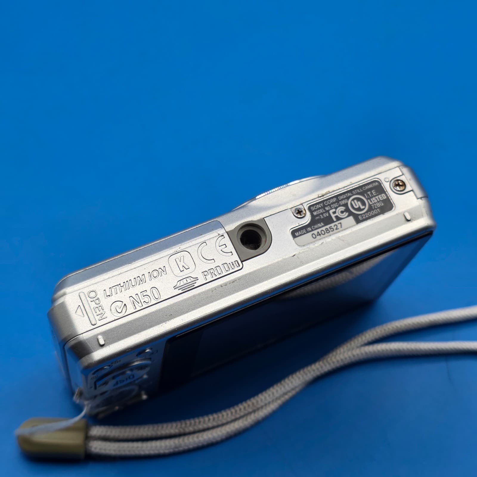 Sony Cyber-shot DSC-S950 10 MP 4× Optical Zoom Digital Camera w/ 2.7" LCD Silver - Thumbnail 5