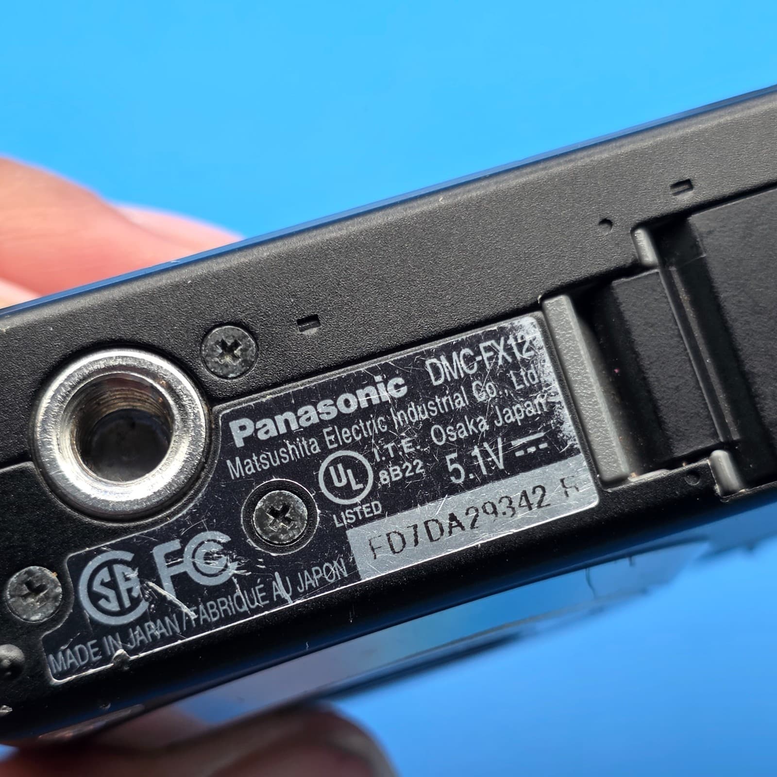 Panasonic Lumix DMC-FX12 7.2 MP Digital Compact Camera Black W/ CASE & 4GB - Thumbnail 4