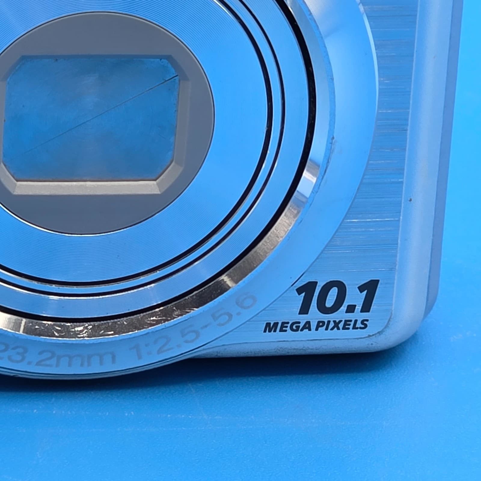 Sony Cyber-shot DSC-S950 10 MP 4× Optical Zoom Digital Camera w/ 2.7" LCD Silver - Thumbnail 3
