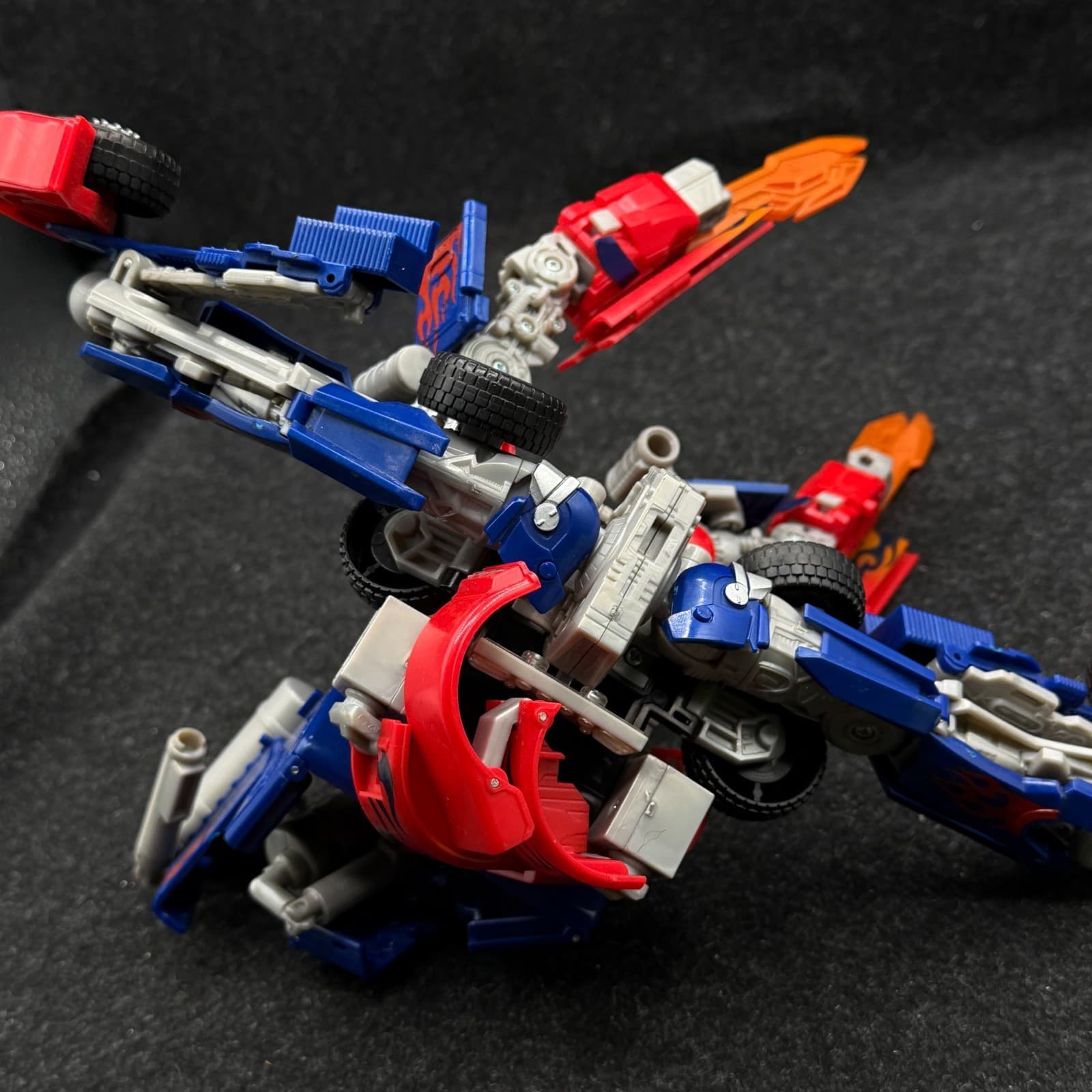 NOT COMPLETE Transformers Revenge Of The Fallen Optimus Prime Leader Class 2009 - Thumbnail 3